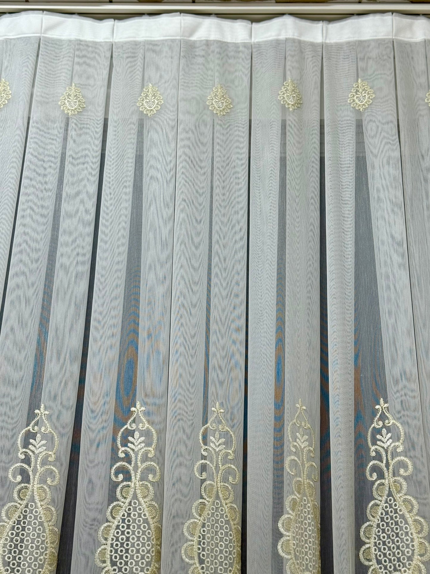 Zarif Altın Desenli Tül Perde - Krem Beyaz, Lüks İşlemeli Model