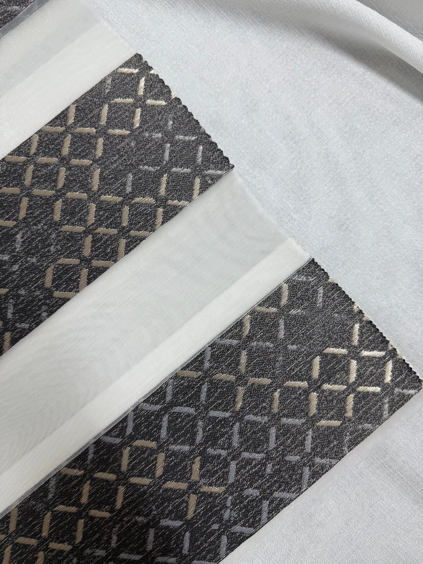 Lüks Zebra Stor Perde - Geometrik Altın X Desenli