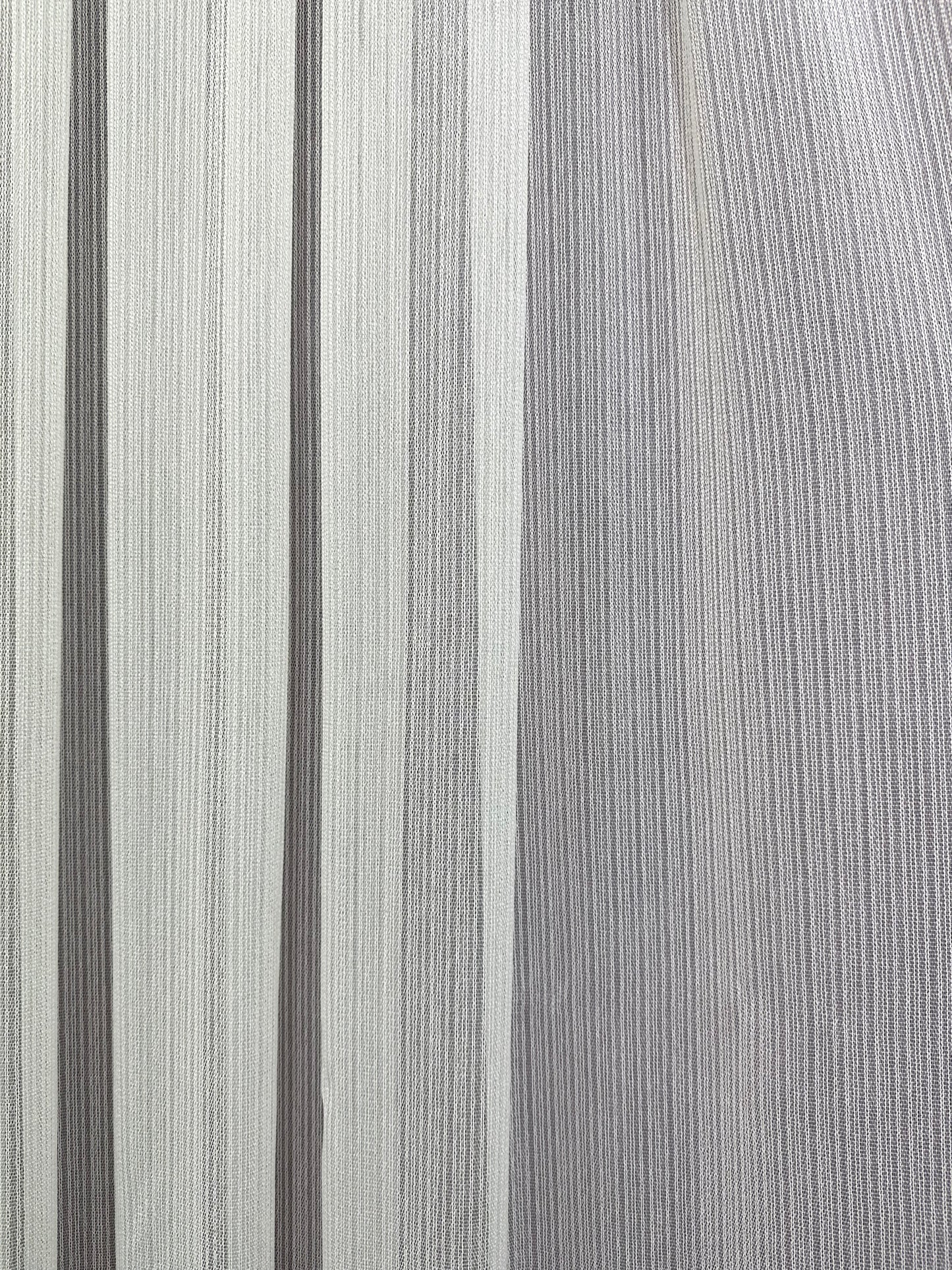 İnce Çizgili Tül Perde – Modern Şeritli Tasarım
