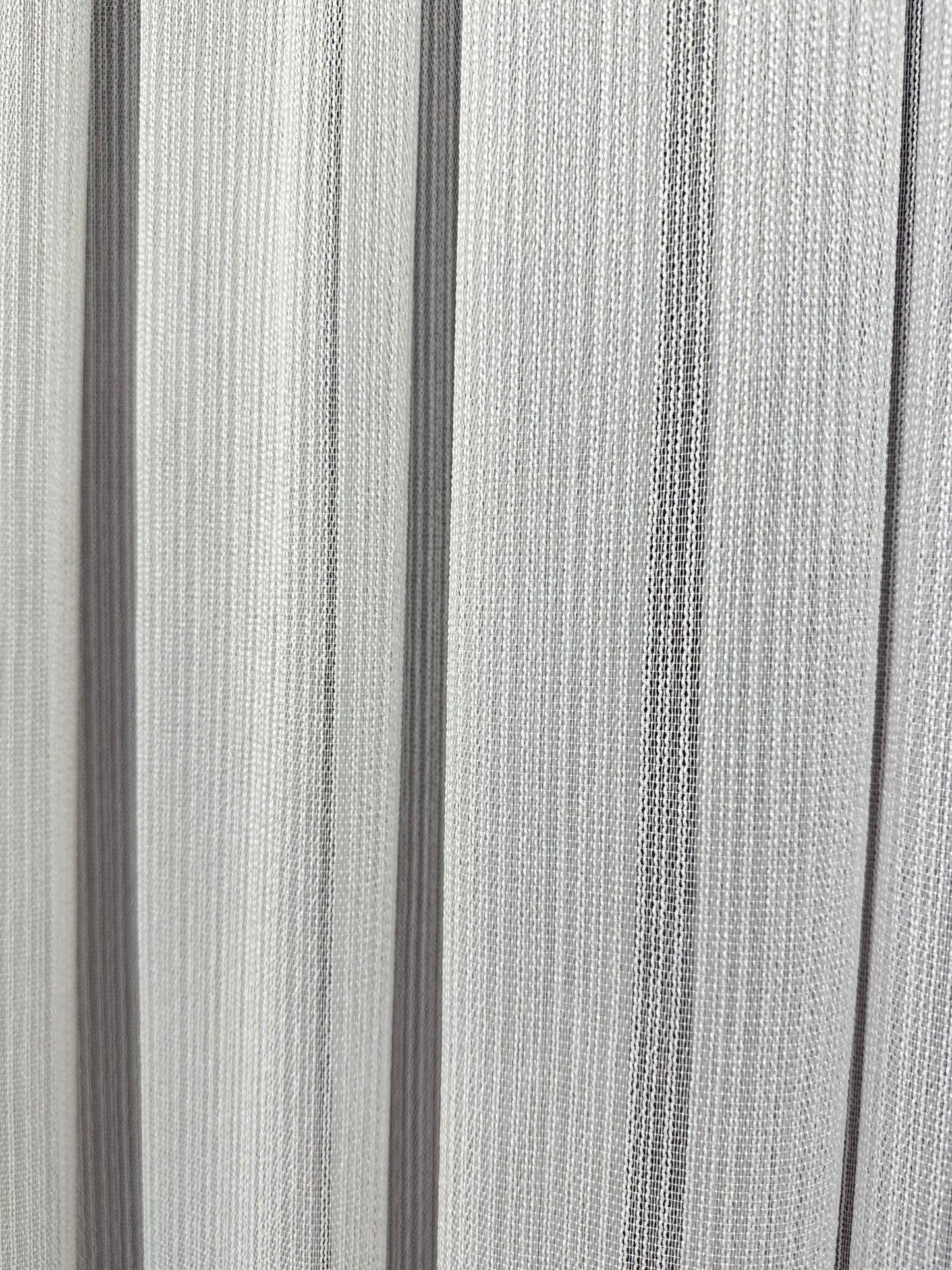İnce Çizgili Tül Perde – Modern Şeritli Tasarım