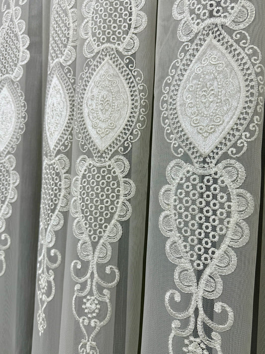 Zarif Beyaz Desenli Tül Perde - Krem Beyaz, Lüks İşlemeli Model