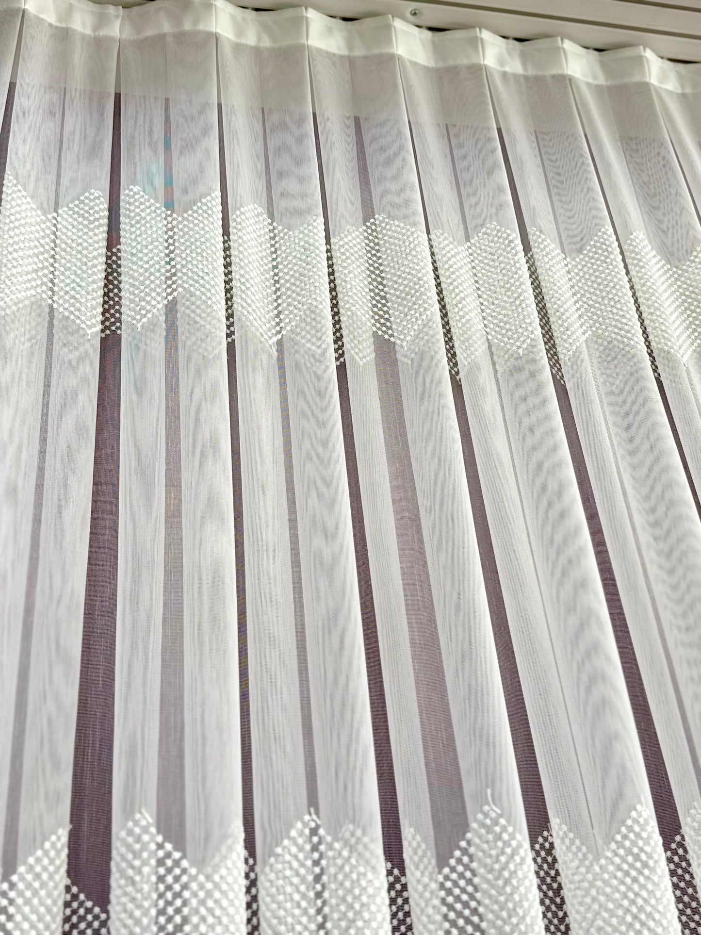 Mira – Geometrik Desenli Tül