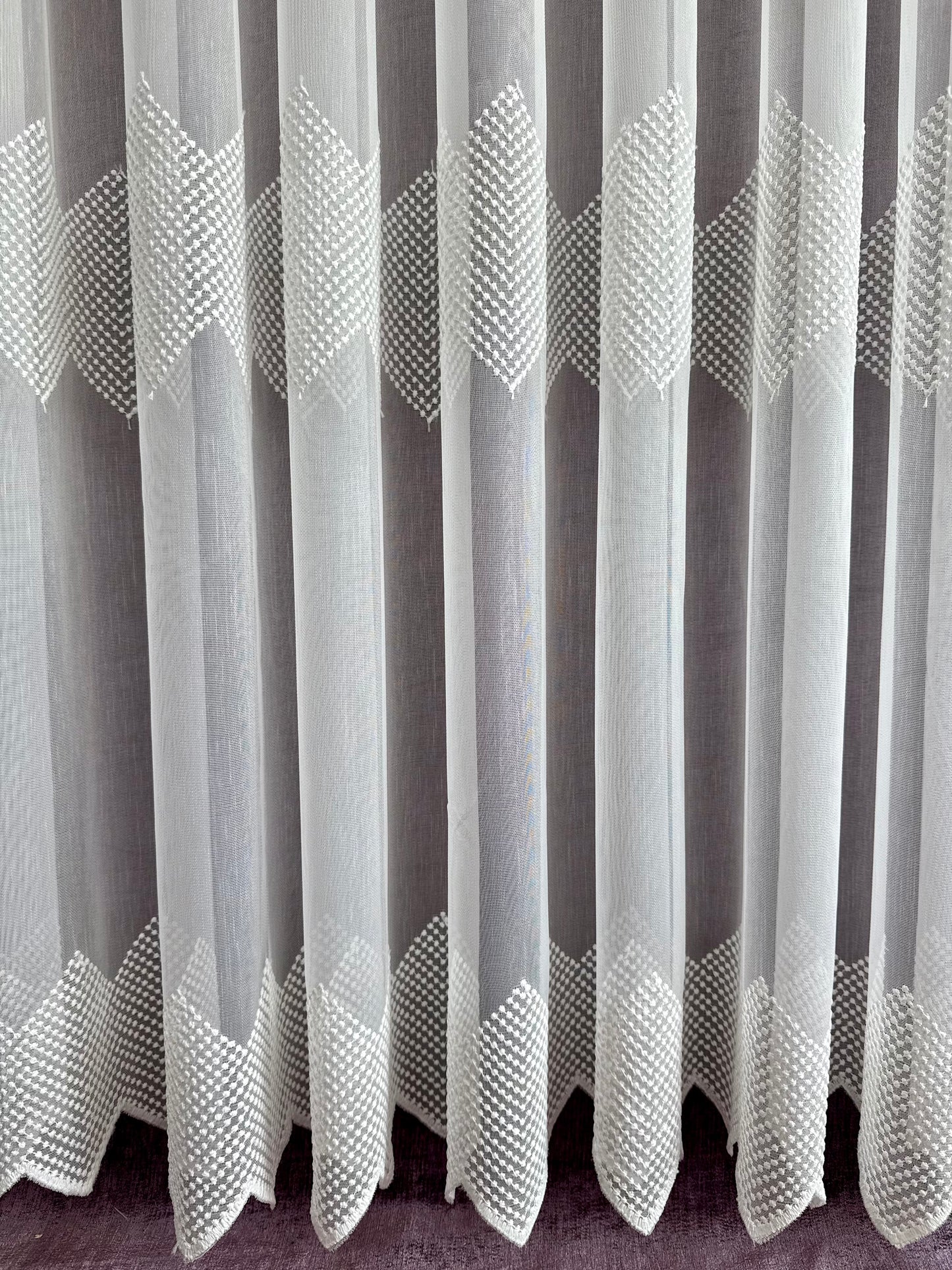 Mira – Geometrik Desenli Tül